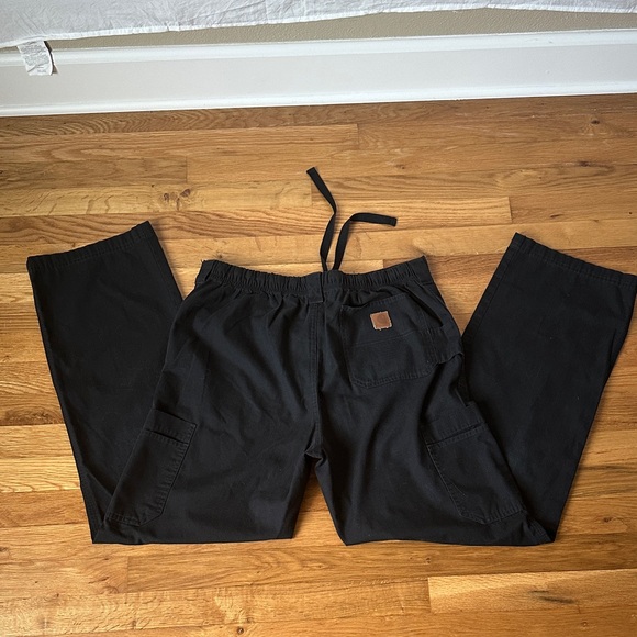 Women’s Black Cargo Srubs - Picture 4 of 4